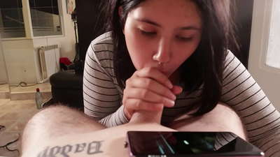 ಡಿಸ್ನಿ [ಕಮ್] ವೀಕ್ಷಿಸುತ್ತಿರುವಾಗ ನಾನು ನನ್ನ ಮಲತಾಯಿಯನ್ನು ಕೀಟಲೆ ಮಾಡುತ್ತೇನೆ